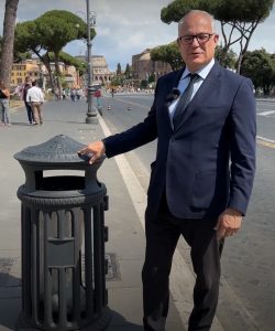 Rifiuti: a Roma i primi 210 “Cestò”, entro il Giubileo saranno 18 mila i nuovi cesti gettacarta