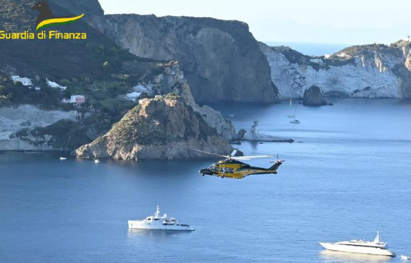 Ponza, per la Festa di San Silverio il Roan della Finanza rafforza controlli antievasione