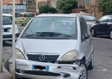 Ladispoli, tir impazzito sfreccia a tutta velocità per le vie di Caere Vetus: migliaia di euro di danni