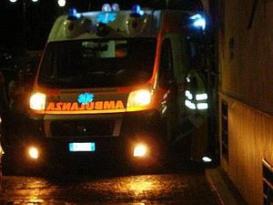 Civitavecchia, cade dalla bici per evitare i lavori in corso: grave un 65enne