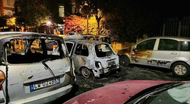 Sant’Angelo Romano (RM) – Si separa dal marito e ingaggia un’amica per bruciargli tutte le auto: 9 vetture distrutte