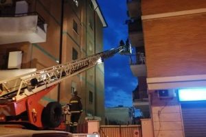 Ladispoli, 79enne cade in casa e batte la testa: salvato dai Vigili del Fuoco
