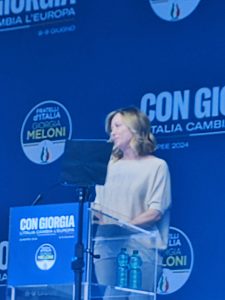 “Siamo chiamati a cambiare la storia dell’Europa”, la Meloni infiamma Piazza del Popolo