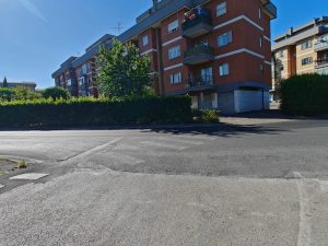 Viterbo – Strisce pedonali scomparse in zona Barco-Murialdo: “Qui è pericolo attraversare, chiediamo al Comune di rifarle presto”