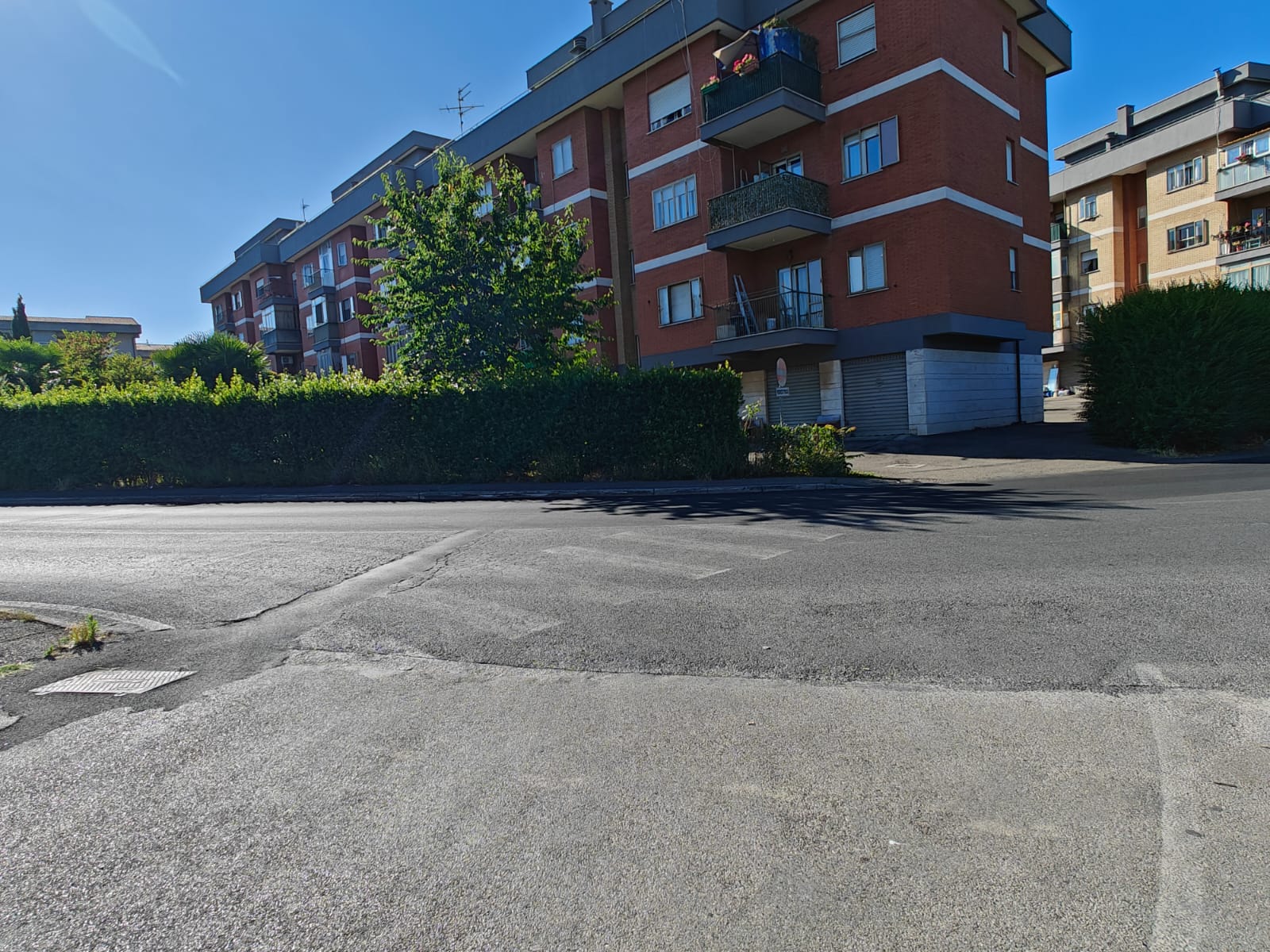 Viterbo – Strisce pedonali scomparse in zona Barco-Murialdo: “Qui è pericolo attraversare, chiediamo al Comune di rifarle presto”