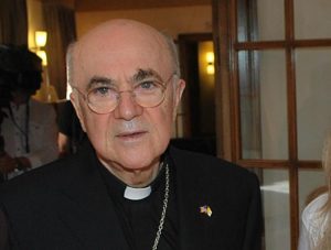 Accusato di scisma monsignor Viganò: dall’eremo della Palanzana a Viterbo partita la sua “crociata” contro il Papa