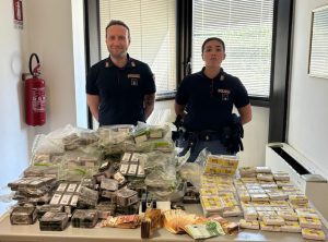 Roma – Oltre 100 kg di droga sequestrata dalla polizia, arrestate 5 persone