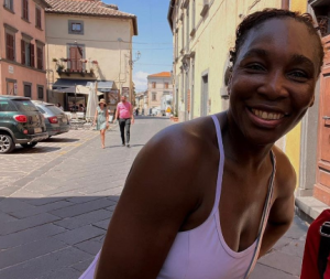 Sorpresa, c’è Venus Williams a passeggio per la Civita di Bagnoregio