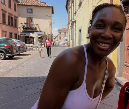 Sorpresa, c’è Venus Williams a passeggio per la Civita di Bagnoregio