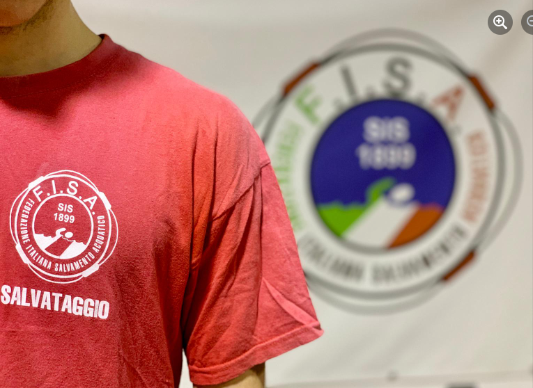 Gaeta, due donne e un bimbo di 8 anni salvati da due bagnini