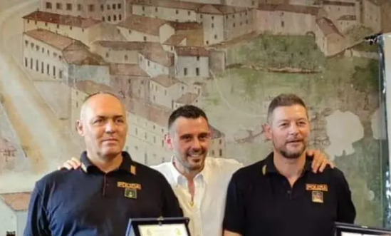 Allumiere, encomio del Comune all’agente della Stradale Gianluca Napoli e al suo “coppio” santamarinellese Giuseppe Varone