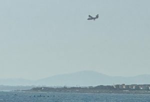 Incendio a Monte Romano vicino al Poligono, canadair in azione