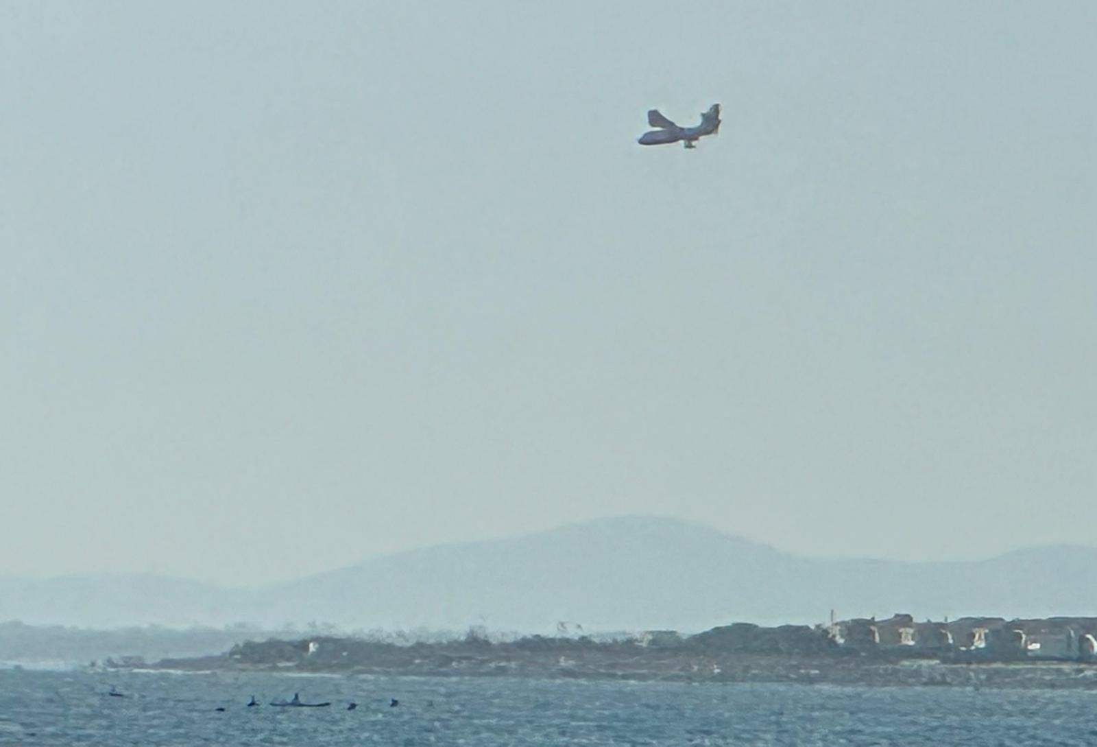Incendio a Monte Romano vicino al Poligono, canadair in azione