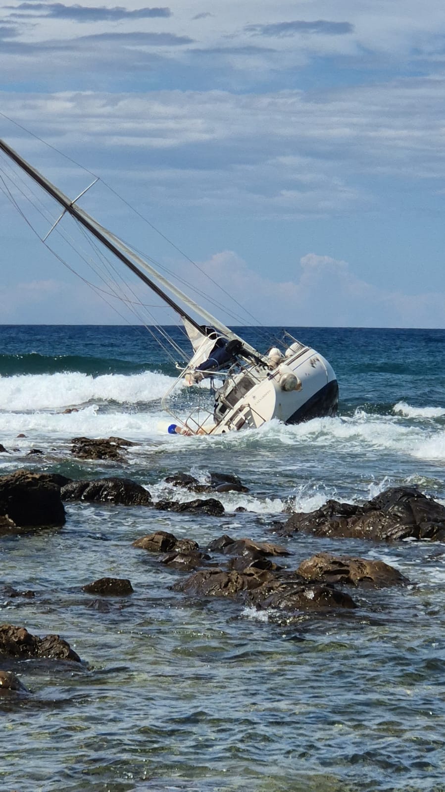 Eroe a Civitavecchia, ex campione di moto d’acqua salva cinque naufraghi in quattro ore