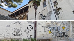 Viterbo – Degrado, scarabocchi, erbacce e rifiuti nel cortile di Palazzo dei Priori (FOTO)