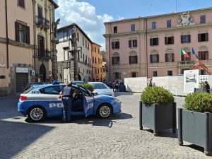 Viterbo – Centro storico, ubriaco va in escandescenza e molesta clienti di un locale