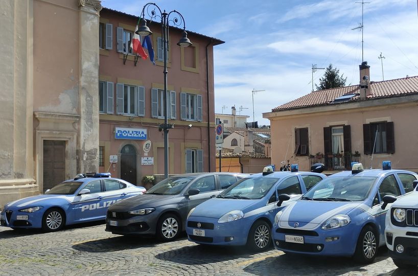 Tarquinia – Truffa del “finto figlio” via WhatsApp: 70enne derubata di 3mila euro da due donne