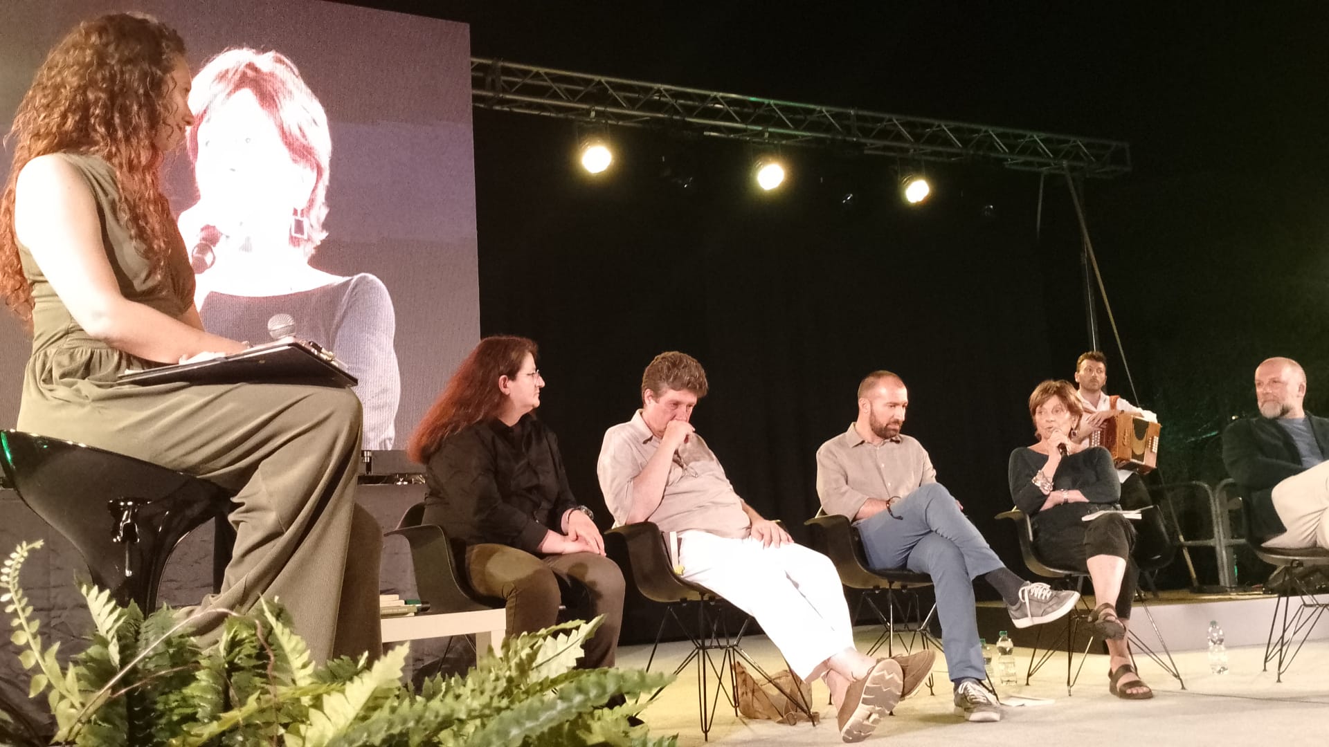 Libri, Civitavecchia lancia la cinquina del Premio Strega Poesia