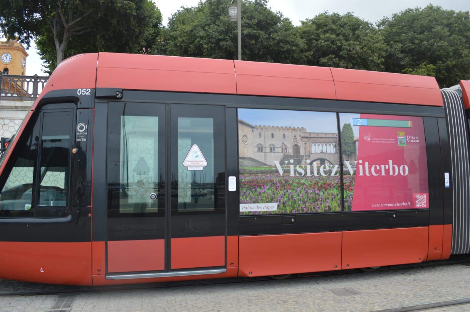 Viterbo, la città va “in vacanza” in Costa Azzurra ma piovono le critiche