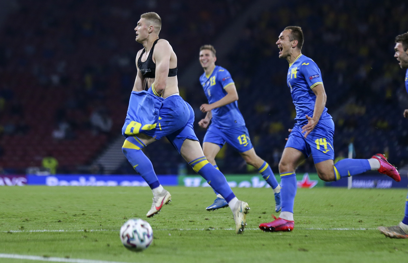 AS Roma, missione compiuta: Ghisolfi torna col bottino, oggi sbarca Dovbyk