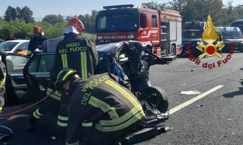 Valmontone – Coinvolti 4 mezzi in incidente su A1, un morto e tre feriti