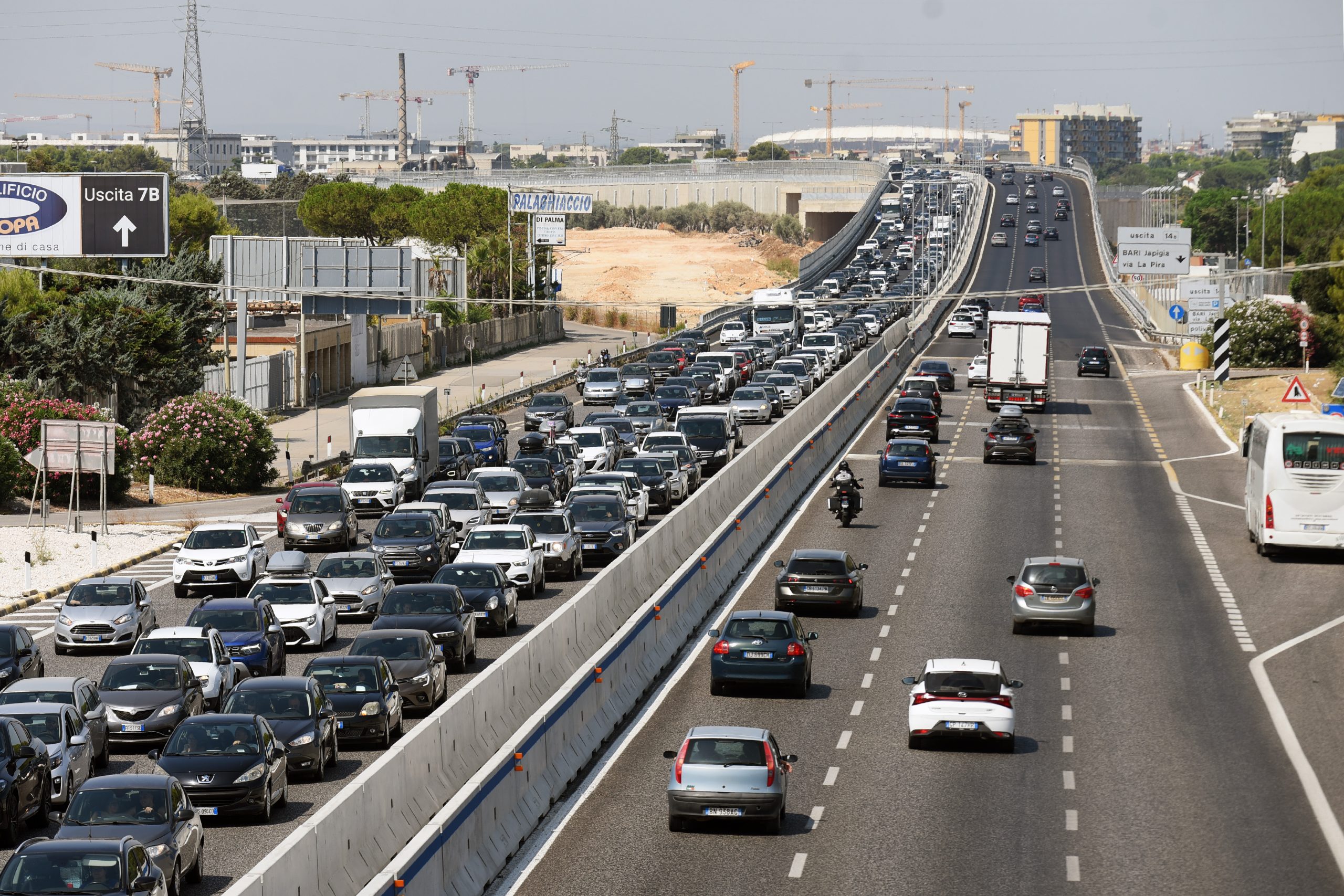 Esodo: Polizia Stradale, traffico sostenuto da questo pomeriggio