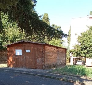 Acquapendente – I consiglieri Brenci e Sarti: “Alle case popolari invece dell’illuminazione arriva la cassetta dell’immondizia”