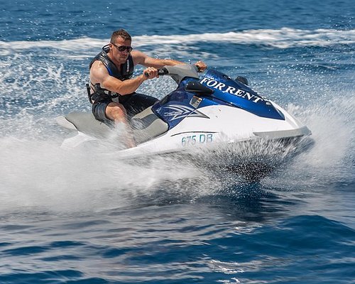 Sperlonga, ricercato per aver speronato una volante se la spassa in mare con l’acquascooter: arrestato 32enne