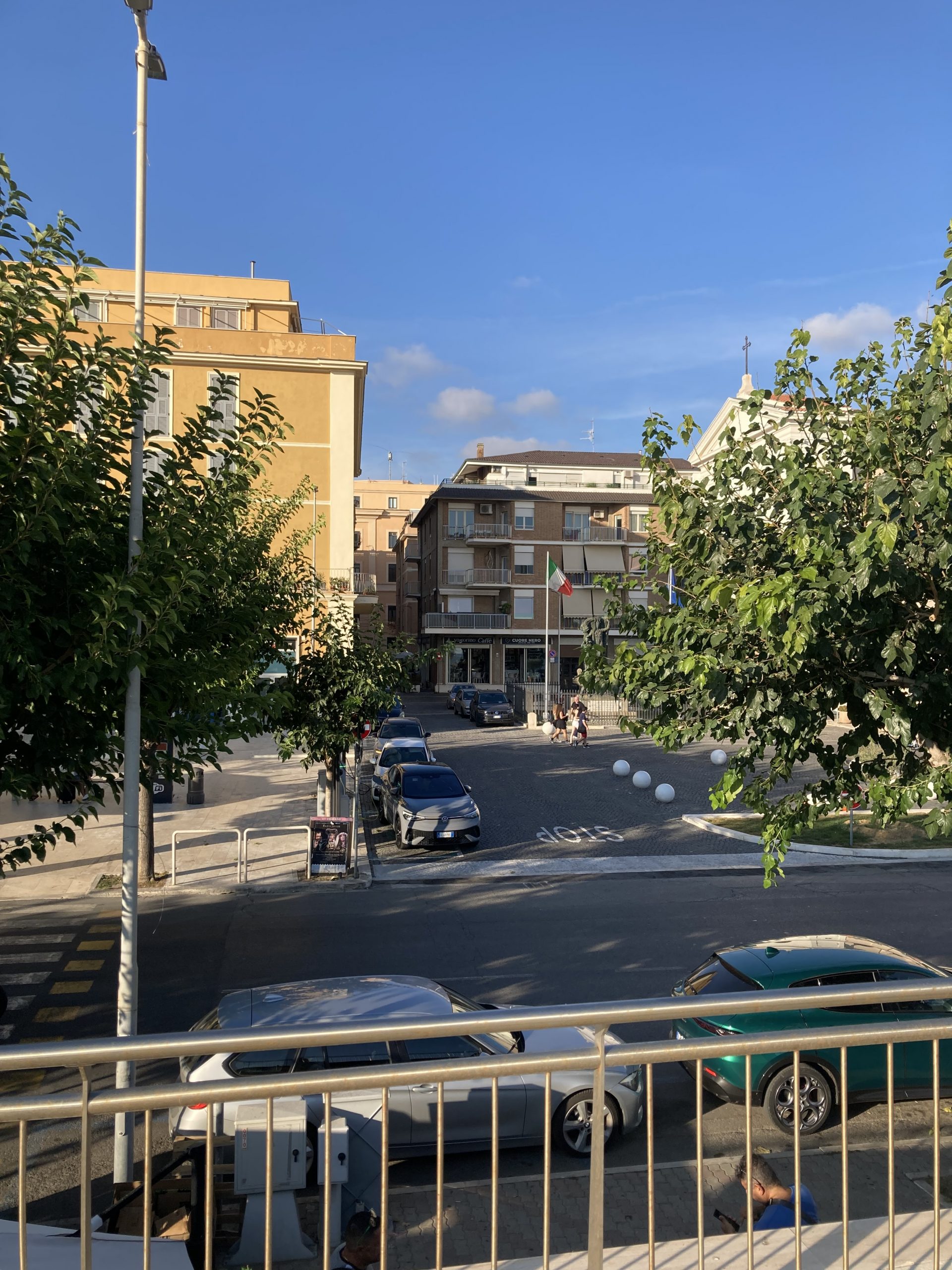 Civitavecchia – “Sosta selvaggia su Piazzale degli Eroi”, la denuncia del Comitato 14 Maggio