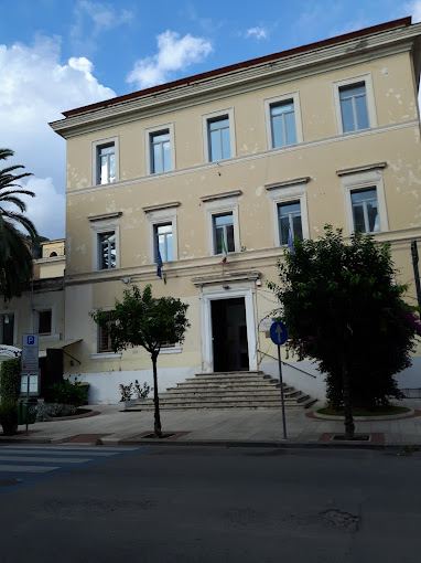 Terracina – Falso allarme bomba in un istituto professionale, evacuato edificio