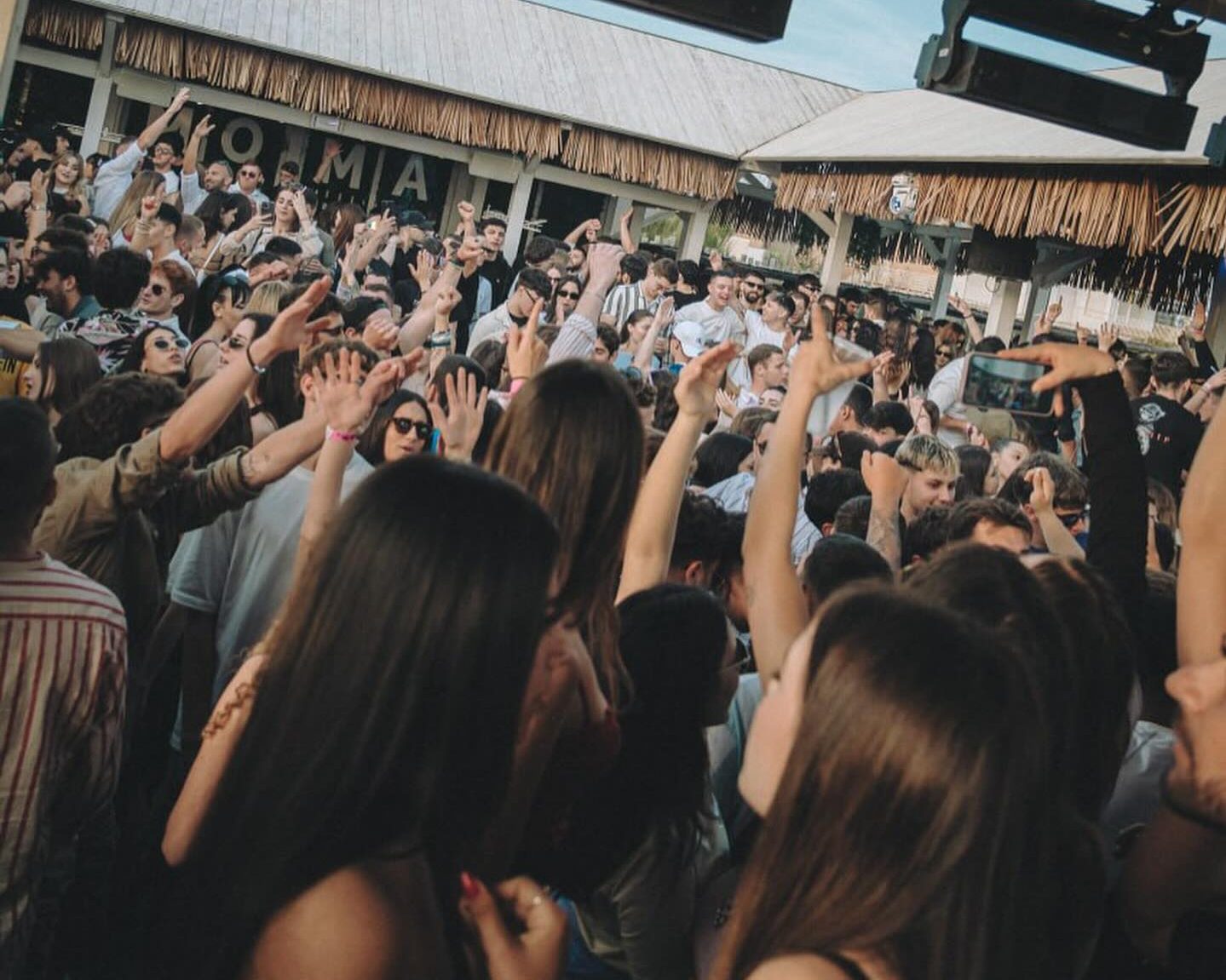 Stop al MoMa Beach Club di Montalto Marina: il Questore sospende il locale per motivi di sicurezza
