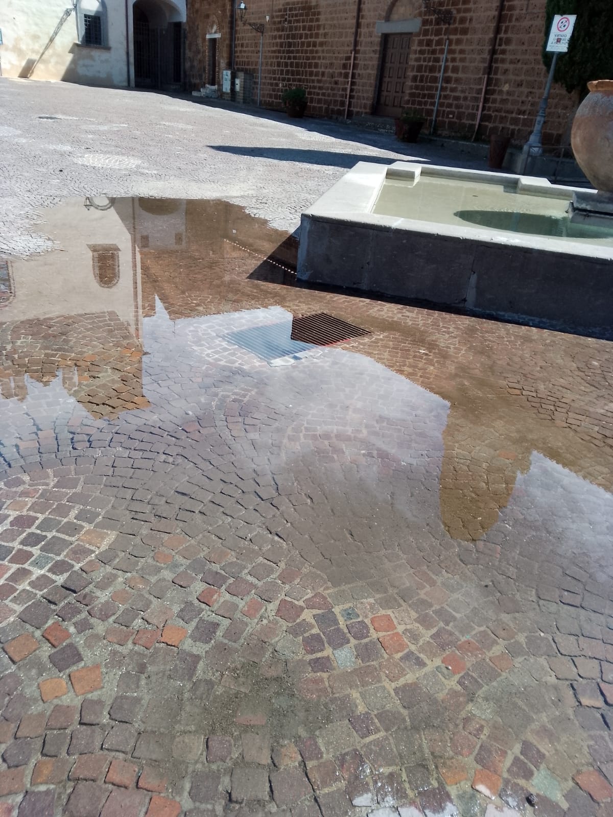 Cerveteri, allagamenti e topi in fuga dai tombini per il mancato funzionamento delle pompe di sollevamento