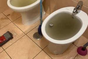 Ladispoli – Emergenza maltempo, quartieri allagati e cittadini furiosi: “Case e giardini diventano piscine”