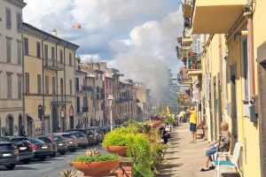 Vetralla – Incendio in centro storico, in fiamme un locale