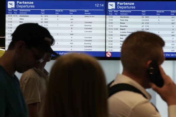 Milano, volo Linate-Madrid in ritardo: passeggeri ieri bloccati ore a bordo