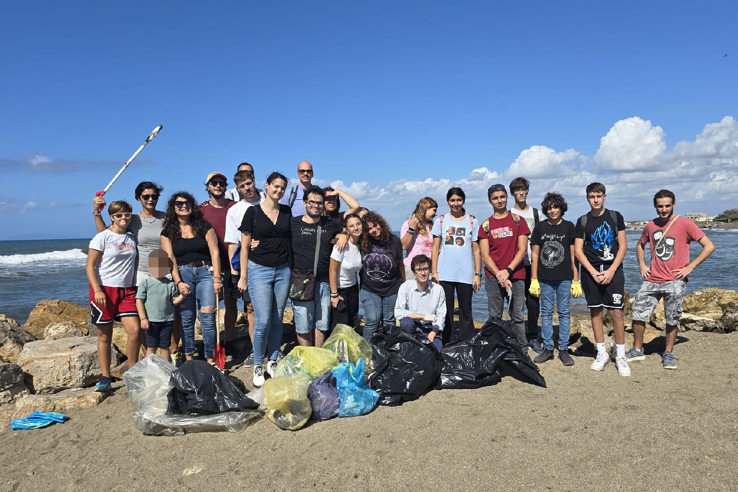 Tarquinia – “RipuliAmo la spiaggia”, riempiti 10 sacchi d’immondizia alle Saline