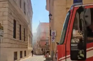 Paura a Civitavecchia, esplode batteria al litio in pieno centro: indaga la Polizia