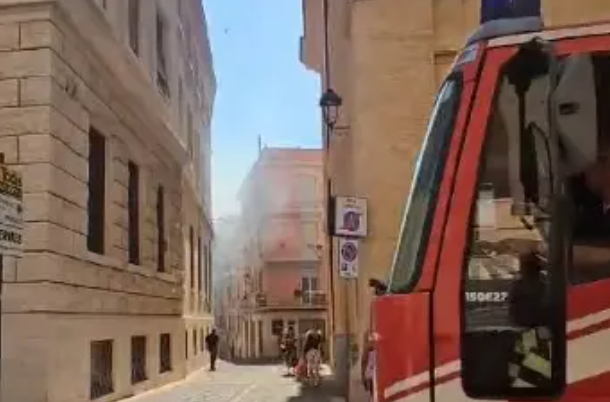 Paura a Civitavecchia, esplode batteria al litio in pieno centro: indaga la Polizia