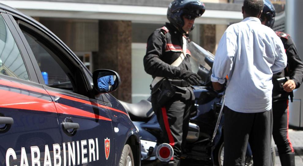 Rieti, giovane extracomunitario ritrova un cellulare perduto e lo consegna ai carabinieri