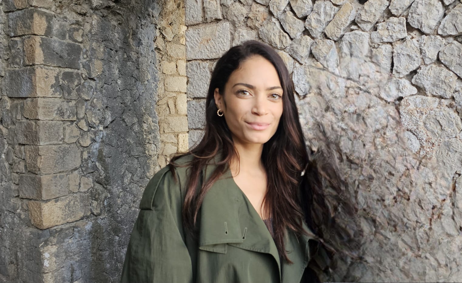 Terracina, Elodie al Tempio di Giove Anxur per girare un film con Adriano Giannini