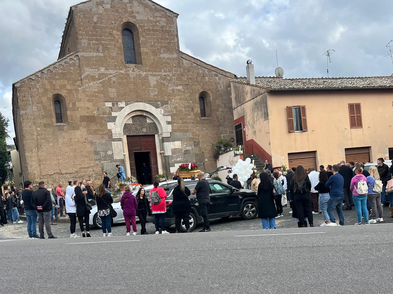 A Vetralla l’ultimo saluto a Claudio Borzetti: “Abbiamo perso un figlio, un fratello, un amico”