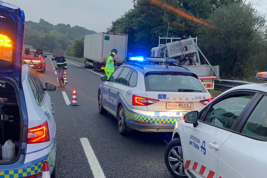 Attigliano – Schianto mortale sull’A1, le vittime hanno 52 e 35 anni