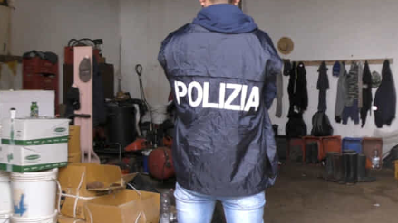 Sezze, blitz della Polizia contro il lavoro nero: chiusa azienda agricola