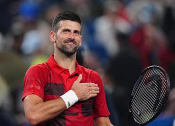 Masters 1000 Shanghai, finale da brividi: Djokovic batte schiena e Fritz, domani sfida Sinner