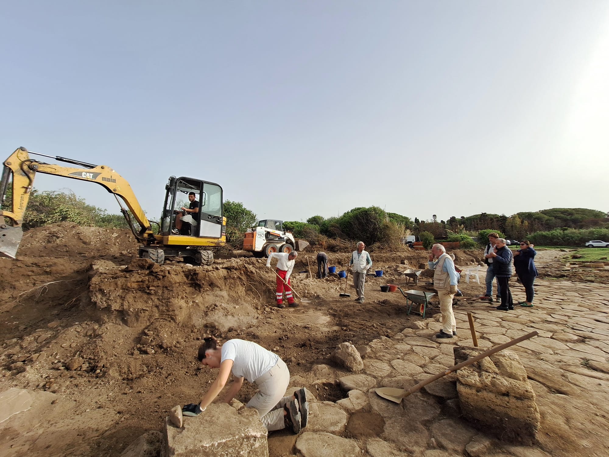 Santa Marinella – Edifici, colonne doriche e altre meraviglie emergono dagli scavi di Castrum Novum