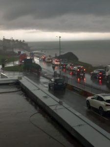 Pioggia torrenziale a Santa Marinella, esce il fosso e si allaga l’Aurelia