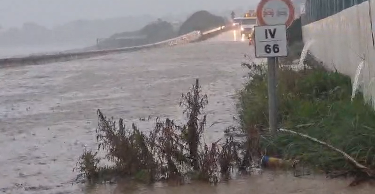 Civitavecchia e Santa Marinella allagate, i video e le foto del nubifragio in corso