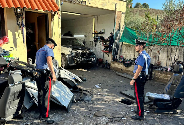 Officina abusiva per lo smontaggio di auto rubate alle porte di Roma