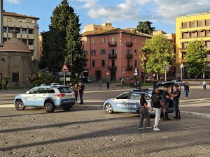 Viterbo – Fermati dalla polizia ubriachi al volante nel centro storico, scattato il ritiro della patente