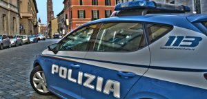 Roma – Rapina la collana ad un passante, fermato 35enne bosniaco